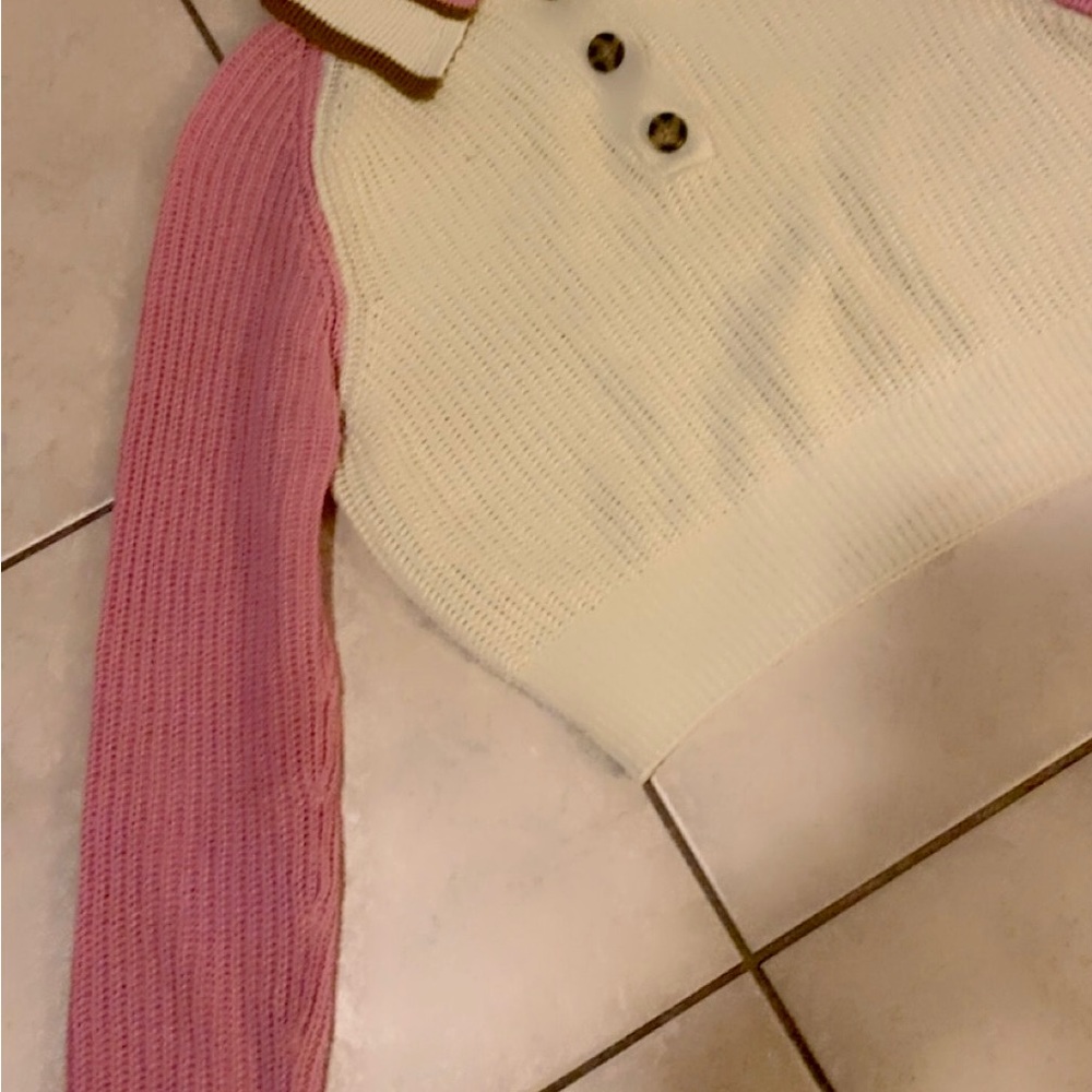 BDG super comfortable preppy light sweater.
